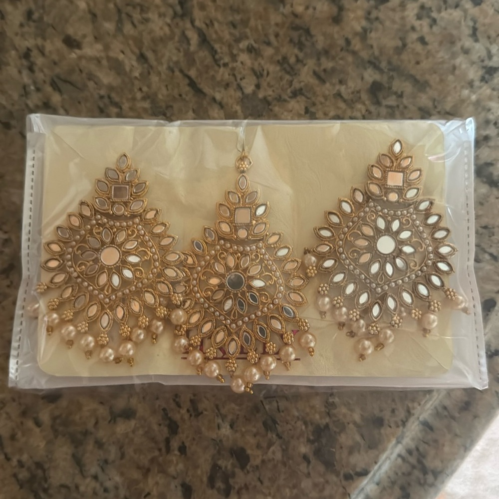 Elegant Gold and Cream Dangle Earrings